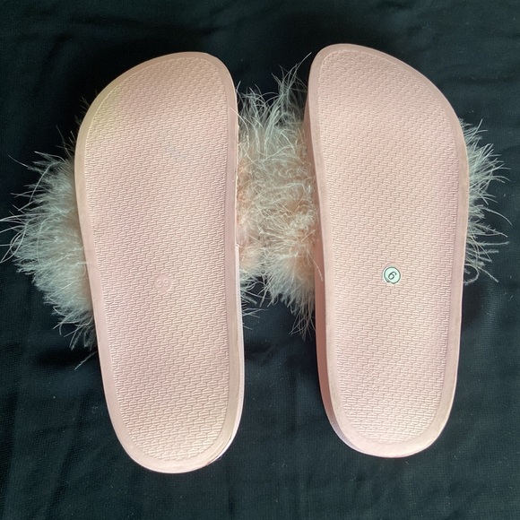 NWT Pink Feather Sliders - Picture 4 of 4